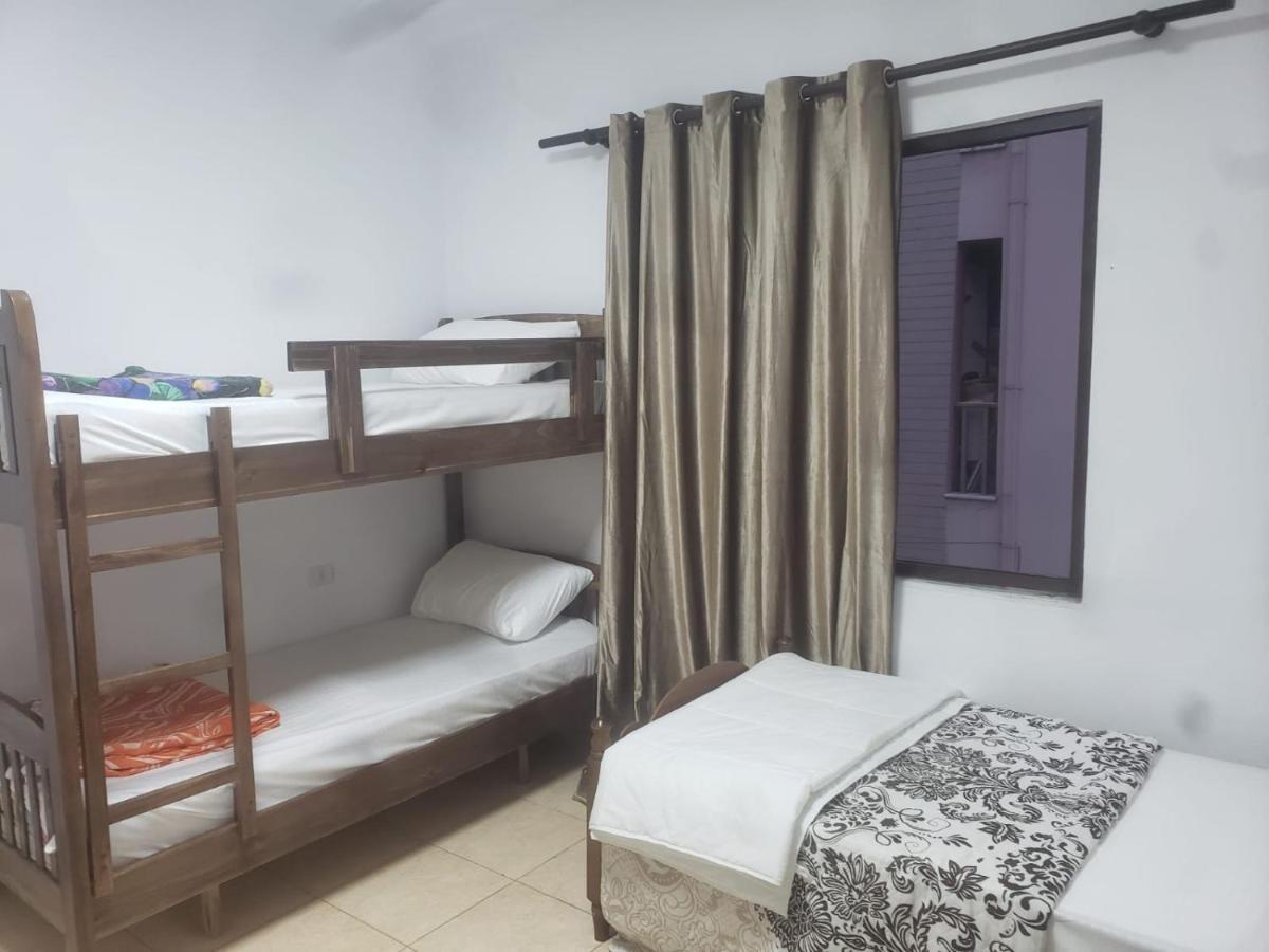 טיראנה Hostel Split Rock מראה חיצוני תמונה